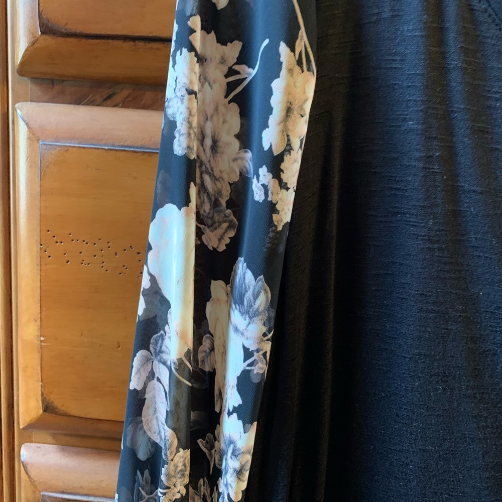 Top - Picture 2 of 2